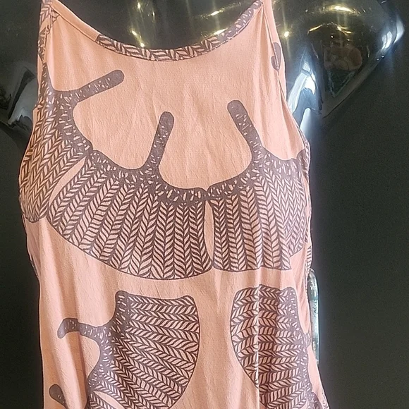MANAOLA Hawaiian PEAHI fan Tank Top - Picture 5 of 11